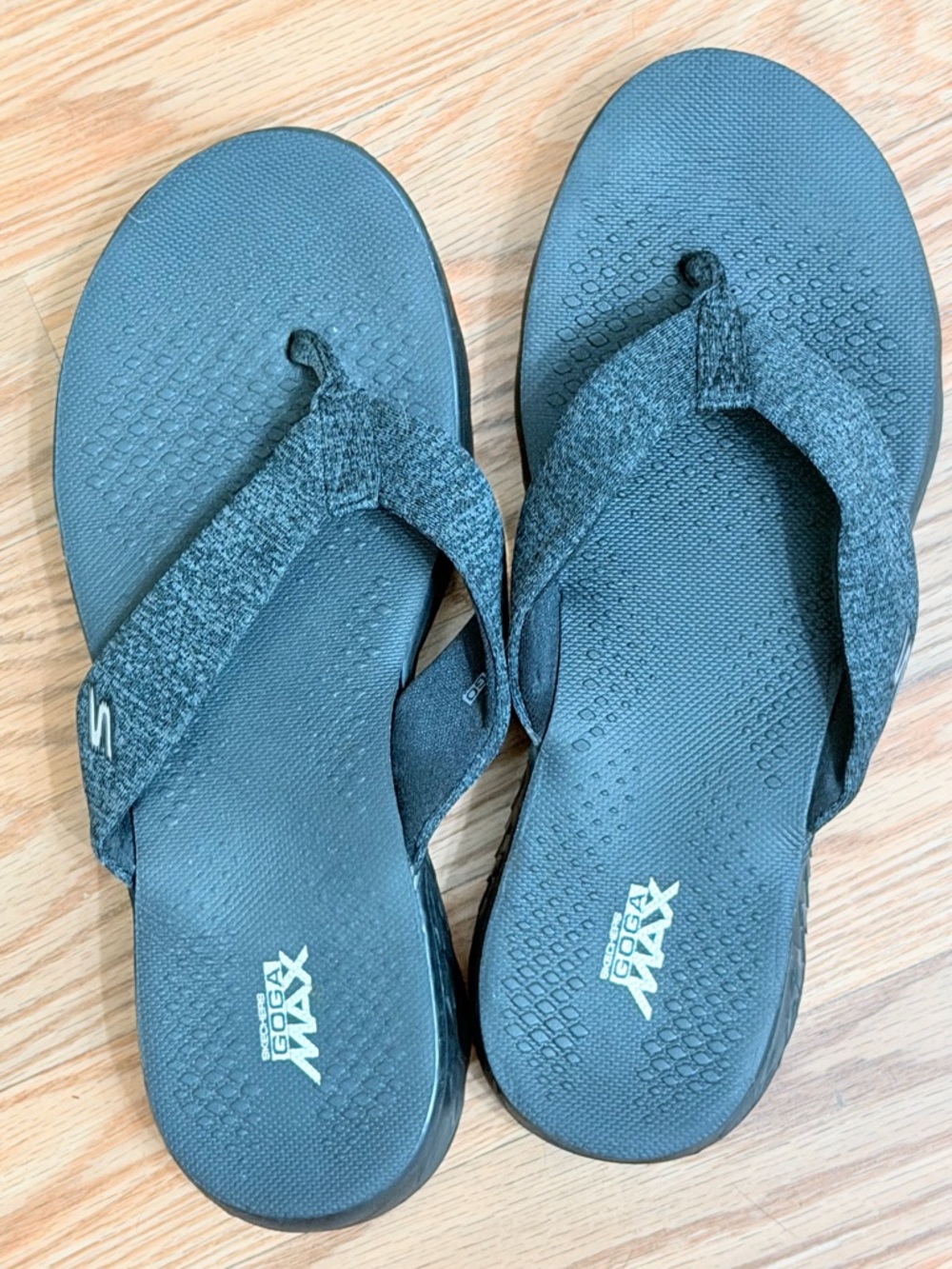 Skechers Goga Max Flip Flops Sandals Black Womens 9 Comfort Casual On-The-Go